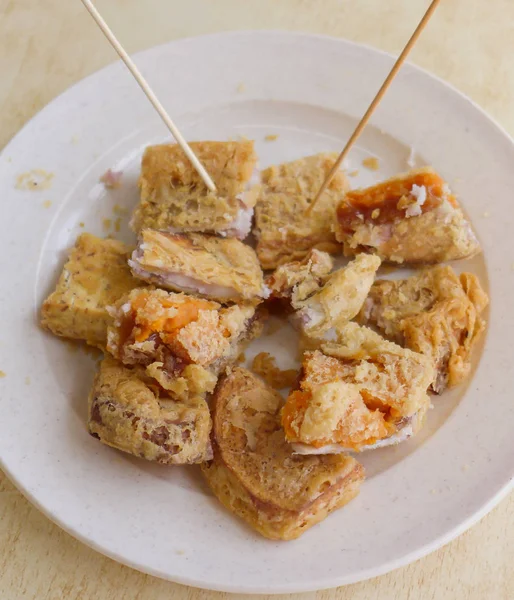 beyaz plaka yam ile derin kızarmış nian gao