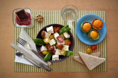 Yapılan ürünlerle evde yemek seansı