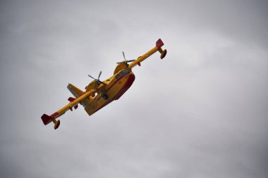                                Kağıt baskılı altında cam topu çekim oturumu