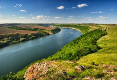 Dniester Nehri üzerinde gün batımı