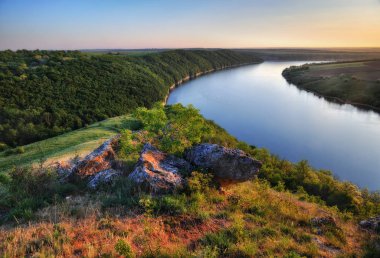 Dniester Nehri üzerinde gün batımı