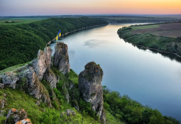 Dniester Nehri üzerinde gün batımı