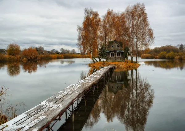 Pittoreske Hut Het Eiland Brug Rivier — Stockfoto