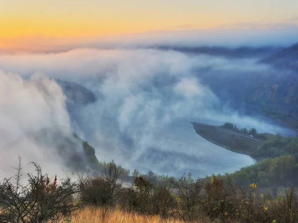 Nebel Über Der Schlucht Des Malerischen Flusses Herbstmorgen Nationalpark — Stockfoto