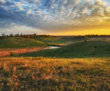 pitoresk bahar sabahı. sabah nehir. doğal şafak