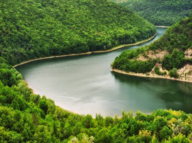 Spring valley. Kanyon pitoresk Nehri