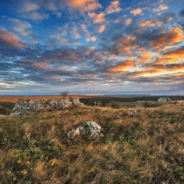 sonbahar gün doğumu. pitoresk nehir kanyon. güzel sonbahar sabahı