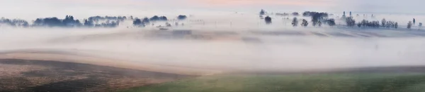 Malerischer Herbstmorgen Nebliger Sonnenaufgang Über Der Flussschlucht — Stockfoto