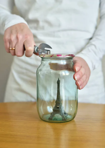 Eiffel Tower Souvenir Glass Jar — Stock Photo, Image