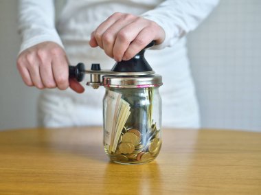 Avro Parasını Cam Kavanozda Korumak