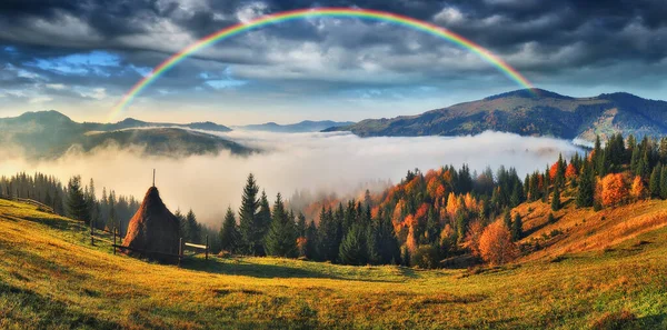 Радуга Над Горами Осеннее Утро Карпатах — стоковое фото