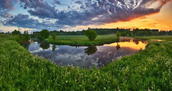 Прекрасне Весняне Схід Сонця Над Берегами Річок — стокове фото