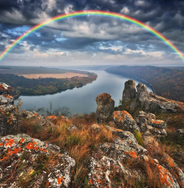 Färgglada Regnbåge Över Floden Ravinen — Stockfoto