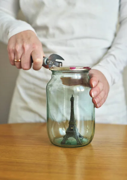 Eiffel Tower Souvenir Glass Jar — Stock Photo, Image