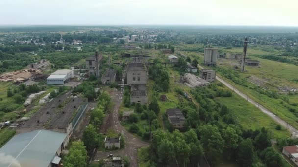 Voo sobre as ruínas de uma empresa industrial na Rússia — Vídeo de Stock