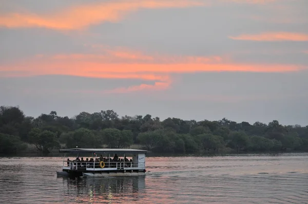 Zambezi Nehri alacakaranlıkta