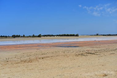 mavi gökyüzü ile Lago Rosa Gölü manzaralı görünüm