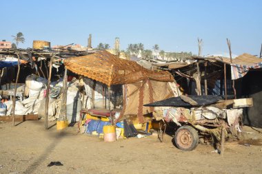 Saint-Louis-du-Sngal Caddesi üzerinde tipik sahne