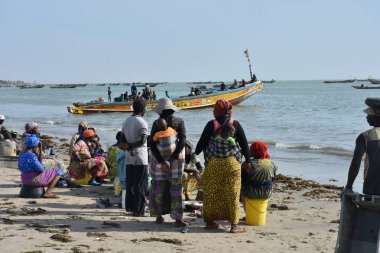 Balıkçılar Joal limanında