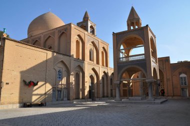 İran'ın İsfahan kentindeki Ermeni Apostolik Kilisesi'nin Vank Katedrali veya Kutsal Kurtarıcı Katedrali'nin tam kompleksinin görünümü