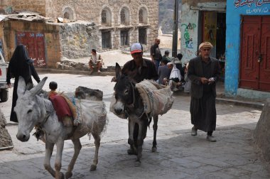  Grup Jiblah, Yemen sokakta yürürken insan