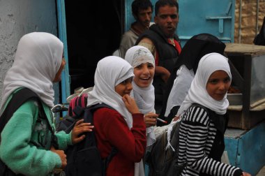  Grup Jiblah, Yemen sokakta yürürken insan