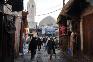 Tipik sokak yılında eski şehrin Sanaa