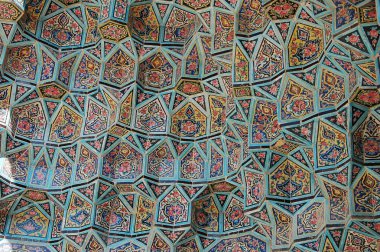 Şiraz,İran'daki Nasir ol Molk Camii'nin mimarisi