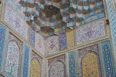 Şiraz,İran'daki Nasir ol Molk Camii'nin mimarisi