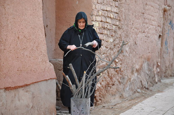 Explore ancient Iranian village of Abyaneh 