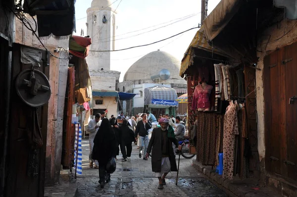 Tipik Sokak Yılında Eski Şehrin Sanaa — Stok fotoğraf