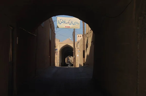 伊朗亚兹德老城区狭窄的小巷 — 图库照片