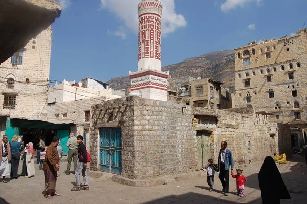 Grupo Personas Caminando Calle Jiblah Yemen —  Fotos de Stock