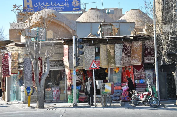 Mensen Lopen Smalle Straat Van Yazd Iran — Stockfoto