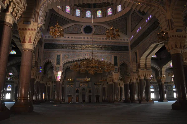Интерьер Мечети Аль Салех — стоковое фото