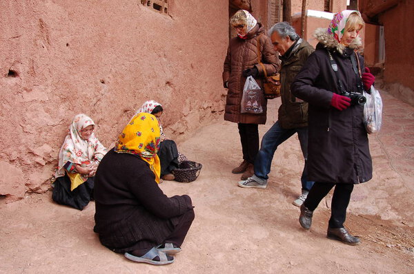 Explore ancient Iranian village of Abyaneh