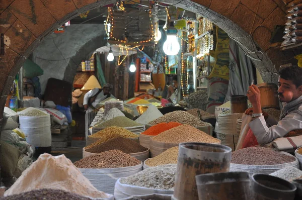 Tipik Sokak Yılında Eski Şehrin Sanaa — Stok fotoğraf