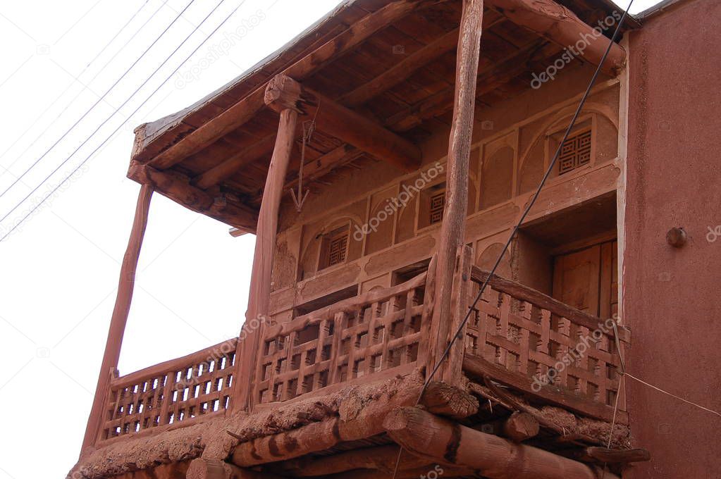 Explore ancient Iranian village of Abyaneh 