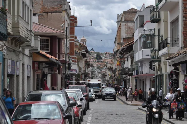 Vista Estrecha Calle Centro Histórico Cuenca —  Fotos de Stock