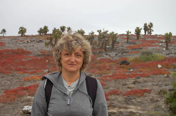 Mujer Adulta Visita Islas Galápagos —  Fotos de Stock