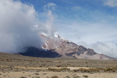 Volcano Cotopaxi önünde alan peyzaj 