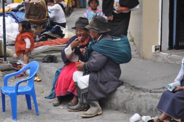 Otavalo meyve ve sebze piyasasının görünümü