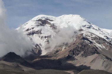 Volcano Cotopaxi önünde alan peyzaj 