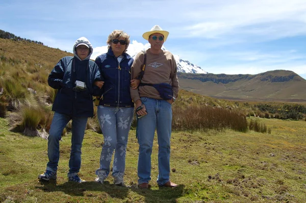 Caminata Turística Campo Frente Volcán Cotopaxi —  Fotos de Stock