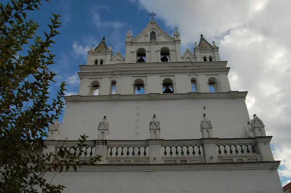 Церква Дзвіниці Куенка Еквадор — стокове фото