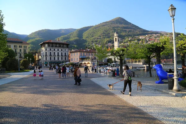 Pessoas Caminhando Centro Histórico Cernobbio — Fotografia de Stock