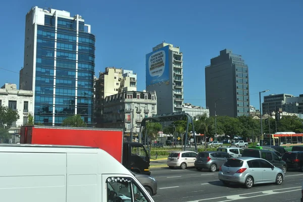 Zicht Verkeer Mensen Straat Van Buenos Aires — Stockfoto