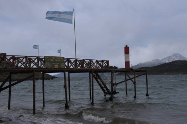 Tierra del Fuego aşırı güneyinde Bahia Lapataia Fiyordu at Postane El Correo del Fin del Mundo resmi