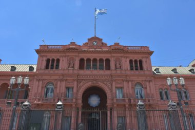 Buenos Aires sokakta trafik ve insanların görünümü