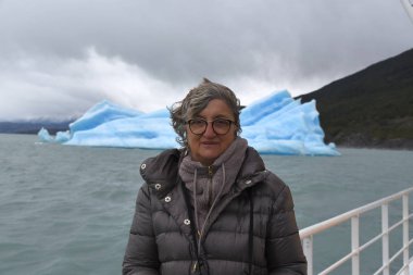 Argentino gölünde turist